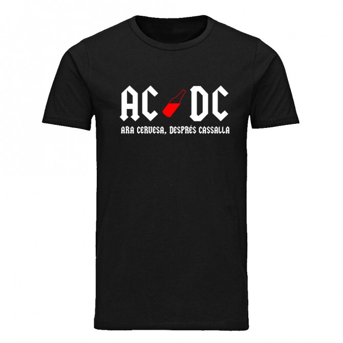 Camiseta básica "ACDC. Ara cervesa, després cassalla"